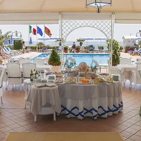 Plaza Esplanade 호텔 3*