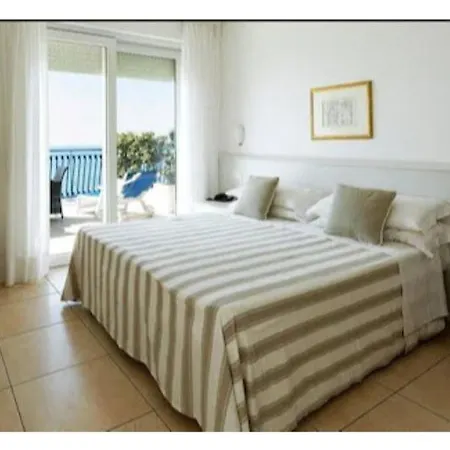 Plaza Esplanade Hotel 3*