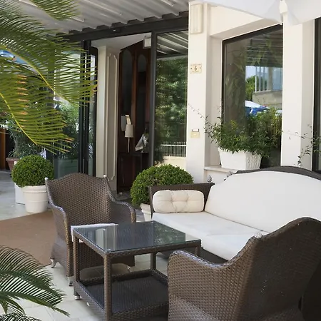 Plaza Esplanade 3*