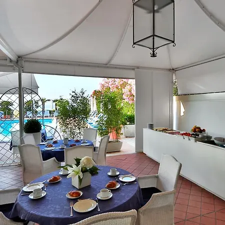 Plaza Esplanade 3*