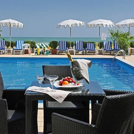 Hotel Plaza Esplanade 3*