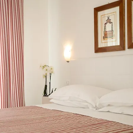 Plaza Esplanade Hotel 3*