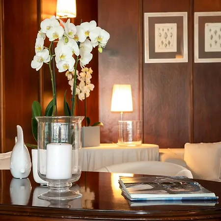 Hotel Plaza Esplanade 3*