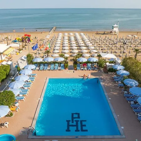 Plaza Esplanade Hotel 3*
