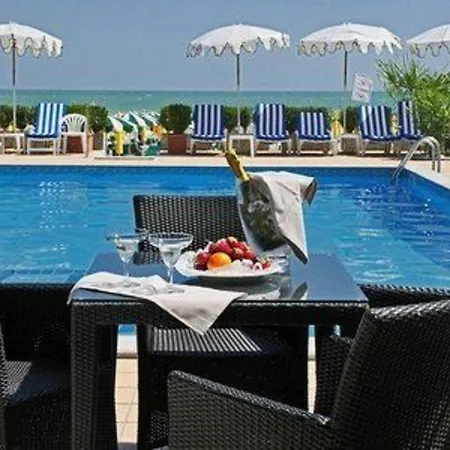 Plaza Esplanade Hotel 3*